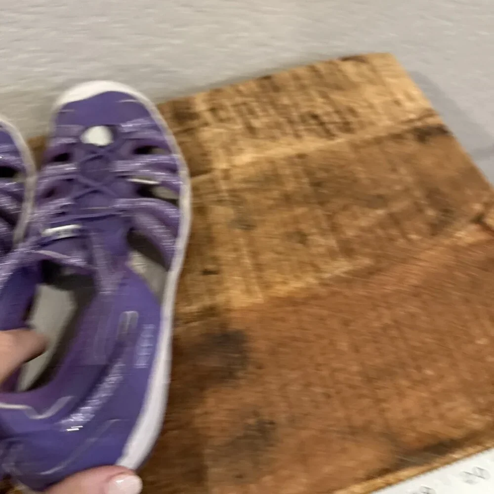 Keen Womens Whisper Closed Toed Sports Sandal Size 6 Purple Gray Hiking